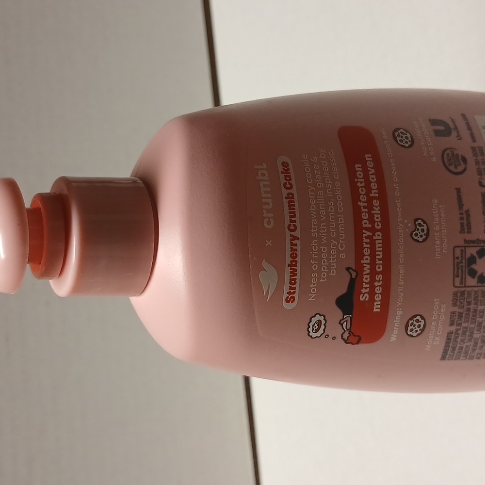 Dove Crumbl Strawberry Crumb Cake Hand Wash NWT - Picture 5 of 6